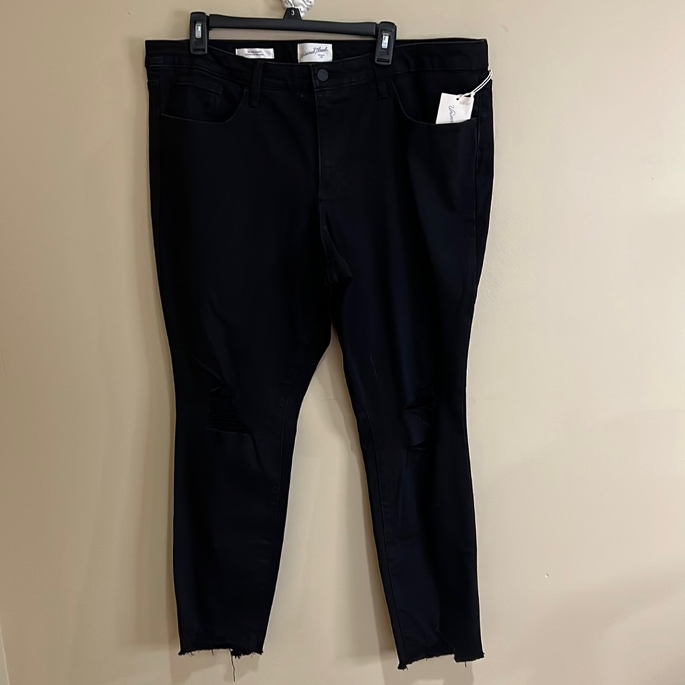 Mobwife 18short mid-rise Skinny distressed black stretch denim